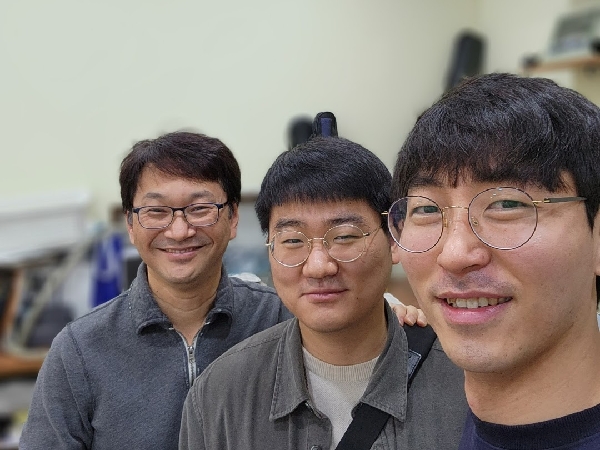 2022. 03.04 늦은 홍준이 졸업사진 (with 세환) 대표이미지